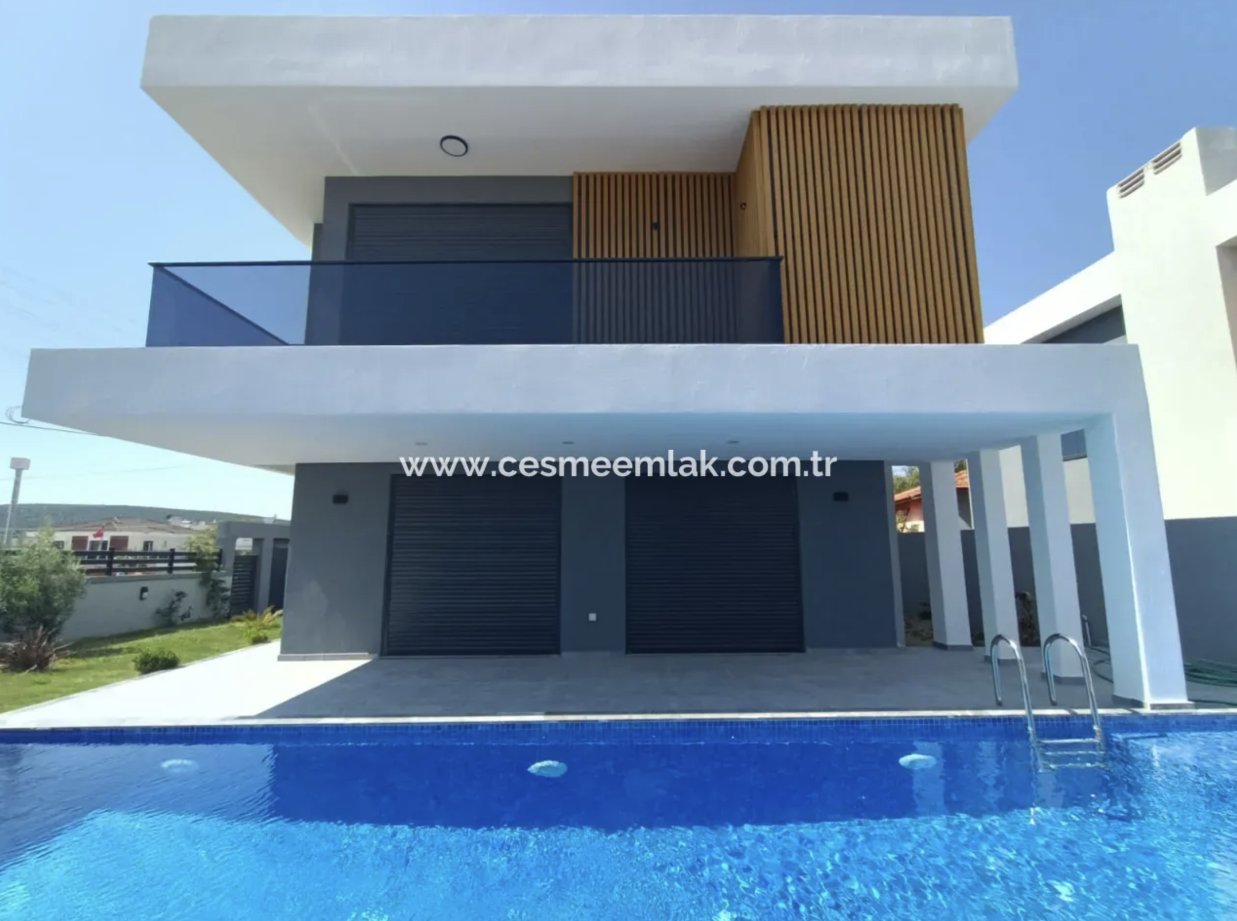 Brandneue Luxus 4+1 Freistehende Villa mit Privatpool in Cesme Sifne